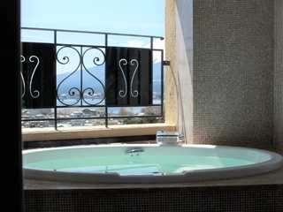 【ローズフォース】露天風呂から雄大な富士山を楽しめます。