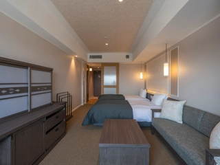 【ツイン】洋室でありながらもクラシカルで和風な家具で心落ち着く空間。