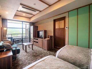 【客室/ヘンゼルとグレーテル】 温泉露天風呂付ツインルーム。一間の作りですがゆっくりとお過ごし頂ける広さ。