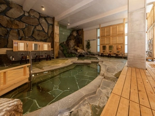 【大浴場:内風呂】「菊風呂」桂川のせせらぎを聞きながら時を過ごす(男女入替制)