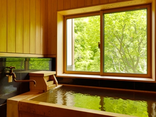 全49室の内、30室の客室風呂で自家源泉かけ流しの温泉を愉しめます。※一部温泉ではない客室もございます。