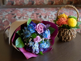 【オプション】花束又はアレンジメンの手配を承っております。色味やご予算に合わせてご用意いたします。(事前要予約)