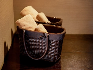 【客室備品】大浴場へはこちらの「湯かご」をお持ち下さい。売店で販売もしております。