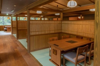 【食事処 花かがり】