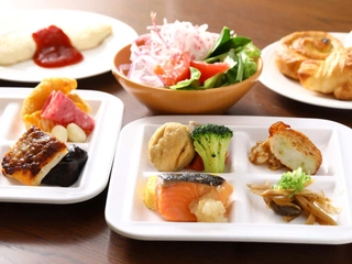 【朝食】和食と洋食からお好きなものをお取りください。