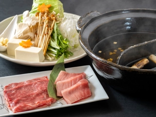 夕食メイン料理 (松阪牛のしゃぶしゃぶと季節の鍋)