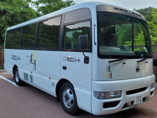 【無料サービス】那須塩原駅⇔宿間の無料送迎バスを運行しています。蓮月マークが目印　※要事前予約