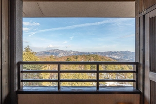 【客室】テラスからの景色(一例)/View from the terrace (an example)