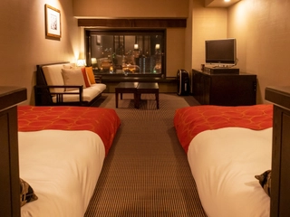 【デラックスツイン/33㎡】お部屋の半分は洋畳となっており、靴を脱いでお寛ぎ頂けます。