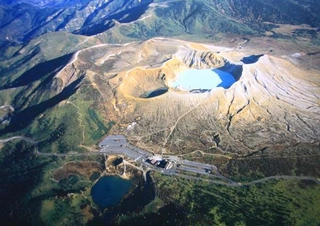 【湯釜】「湯釜」標高2,160mの活火山。※現在立入禁止