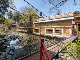 【別邸/水の語り部】吊り橋を渡ってチェックイン!