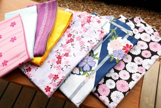【別料金】色浴衣※1着¥550( Yukata rentals are available for \550 each)