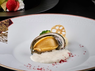 【海鮮中華/海風楼】エゾ鮑のクリーム煮 十勝チーズ入りマッシュポテト添え