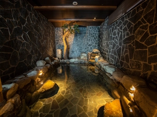 【大湯処】一風変わった洞窟風呂。癒しと安らぎの時間を。