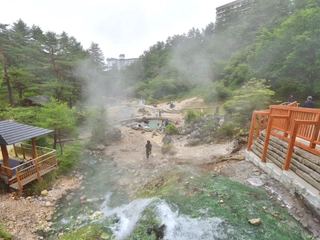 【周辺観光】西の河原公園。温泉が川となって流れております。