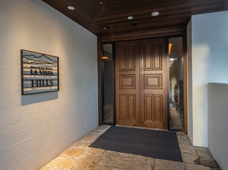 【外観】扉を通れば、非日常空間の始まりです