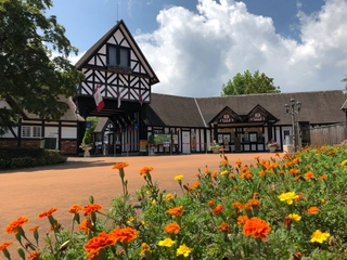 【虹の郷】イギリス村や日本庭園やがあり、四季折々の花々をお愉しみ頂けます(車/路線バスで約10分)