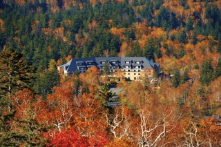 日本一早い紅葉と言われている旭岳に囲まれたラビスタ大雪山。