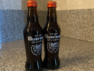 【湯上りドリンク】北海道限定で販売されているコアップガラナとヤクルトをご用意。お風呂上りに無料でお飲みいただけます。