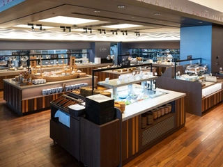 【朝食】広々としたバイキングレーンでは和洋多彩なメニューをご用意。