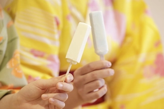 【湯上り処-夕】15時~25時まで無料のアイスをご用意しております