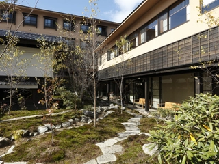 【施設】中庭 。The garden