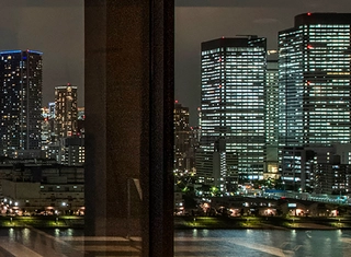 東京タワー、スカイツリー、レインボーブリッジをはじめ首都・東京の摩天楼が彩る夜景