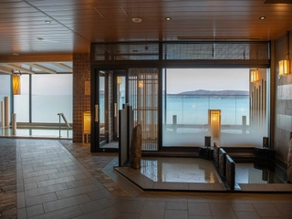 【大湯処】趣の異なる湯船でのんびりと湯浴みをお愉しみ下さい。