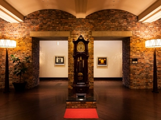 【1階/ロビー】大正浪漫をコンセプトに。函館らしい異国情緒を感じさせる内装。