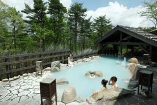 【大浴場】季の湯-露天風呂 . Open air bath