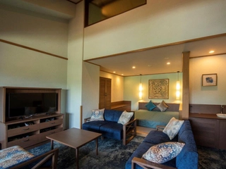 【客室/白雪姫】当ホテル1室限定。温泉露天風呂付スクエアメゾネット。メルヘンな異空間で非日常へ旅立ち。