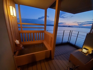 【客室露天風呂】朝日を眺めながらの湯浴みは何にも代えがたい贅沢(イメージ)