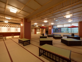 【ロビー】館内は全館畳敷き。ホテルでありながら素足で快適にお寛ぎ頂けます。