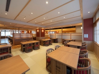 【食事処「山紫庵」】ご夕食とご朝食は2階の食事処「山紫庵」でお過ごし頂きます。