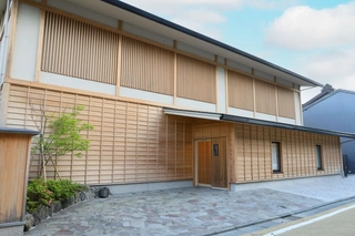 【外観】水の語り部専用のお出掛け口。温泉街も歩いてすぐ