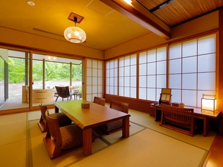 【天の坐】天然温泉露天&檜内風呂「カン亭」。最大4名様までご宿泊可能な客室。天の坐の中で、お二人旅行にお薦めの客室。