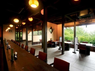 【食事処 山ぼうし】広々とした空間で、ゆっくりとお食事ををお楽しみください。