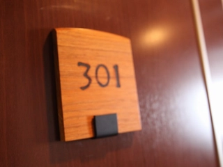 山小屋のような落ち着いた雰囲気のお部屋