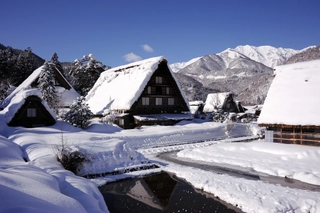 【景観】冬の合掌造り明善寺