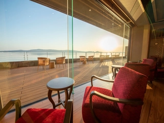 【館内】ロビー夕景