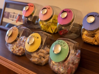 【無料サービス】なつかしの駄菓子は漱石庵にてご用意