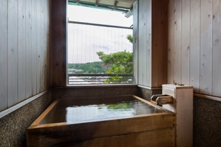 本館「庵(いおり)」客室風呂