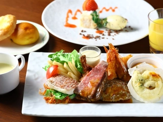 【夕食】お子様プレートも充実の内容。