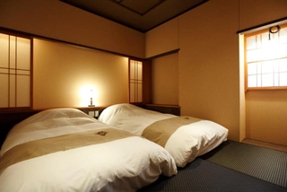 【客室】寝室には和ベッドをご用意／The bedroom with twin beds