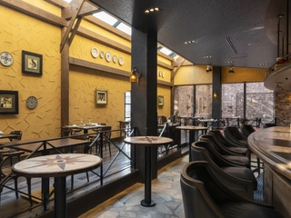 【1階/ノルテ】落ち着いた設えの店内。当館でしか味わえないお食事をご提供致します。