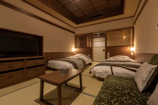 【新館風の語り部】天井が高く、広々とした雰囲気のお部屋です。(一例)