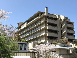 第二駐車場より(春)