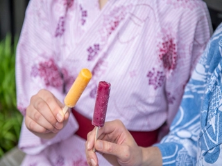 温泉で体の芯まで温まった後のほてった身体にひんやりアイスキャンディー♪