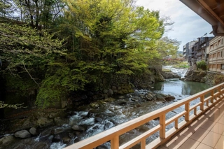 【別邸/水の語り部】お部屋からは桂川の四季折々の景観が楽しめます。(一例)