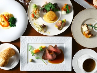 【夕食】お夕食のメニューは定期的に旬の食材を使った内容に変えてご用意しております。